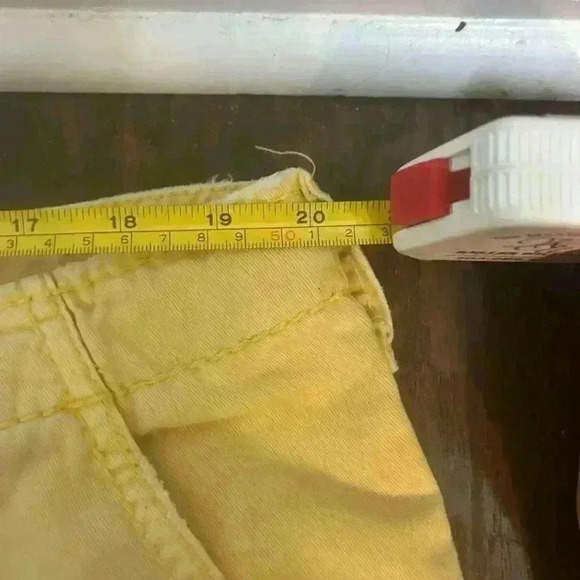 True Religion Y2K Men’s 40 Canary Yellow Distressed Heavyweight Cargo Shorts - Picture 12 of 15